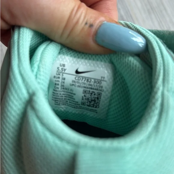 Nike Fresh mint Green High-Top Sneakers - Picture 5 of 5